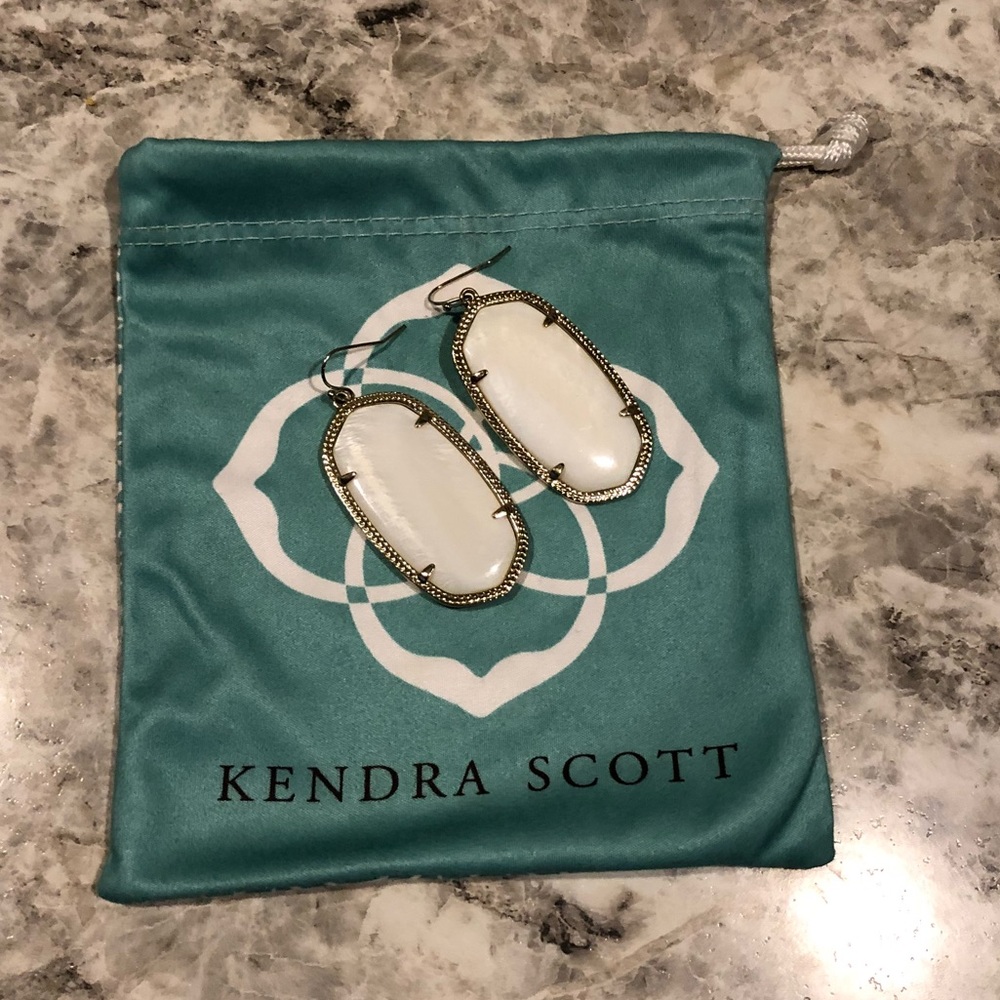 Kendra Scott Danielle Earrings mother of pearl